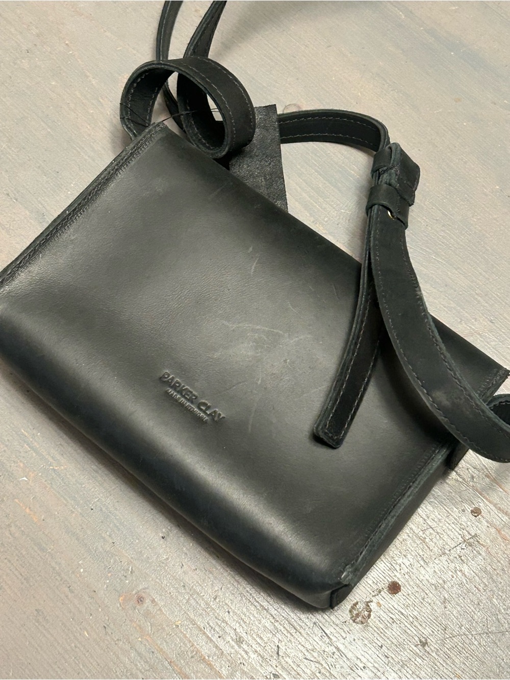 Stunning Parker Clay leather crossbody - Picture 6 of 13